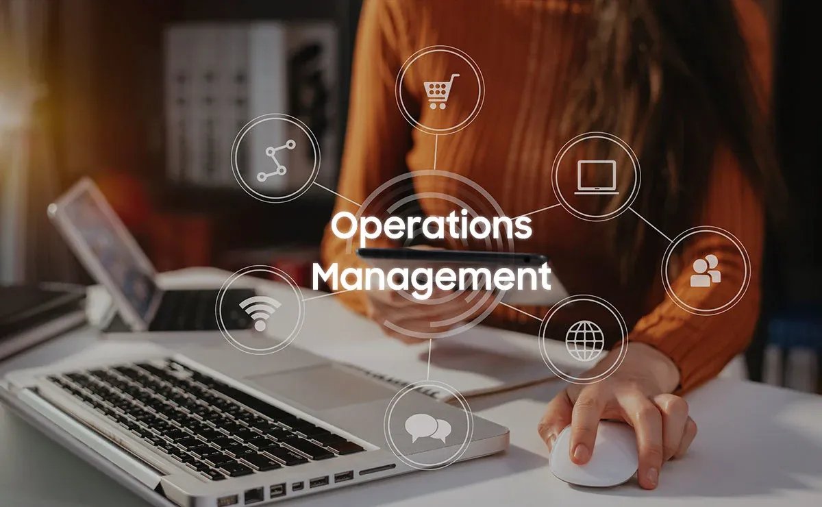 What Are the Roles of an Operations Manager